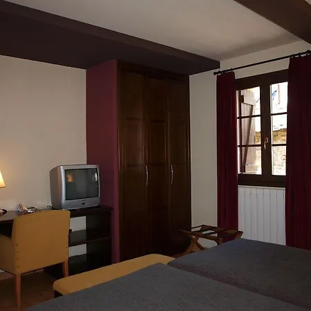 Valle De Izas Hotel