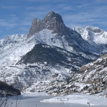 Valle De Izas Hotel